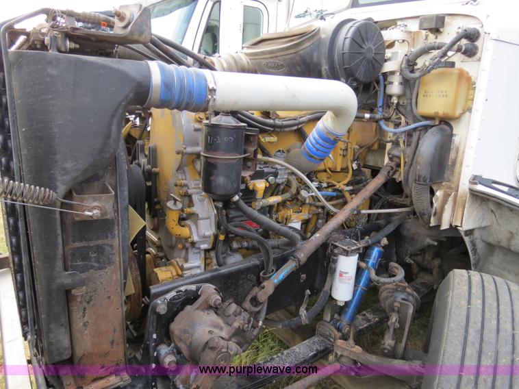 image for item B2495 1999 Peterbilt 377 semi truck