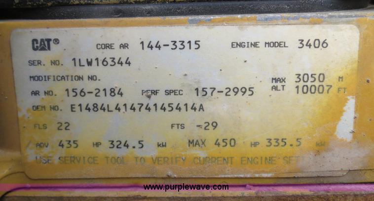 image for item B2495 1999 Peterbilt 377 semi truck