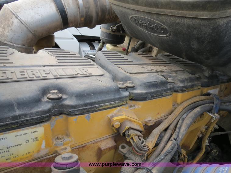 image for item B2495 1999 Peterbilt 377 semi truck