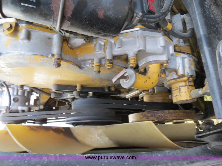 image for item B2495 1999 Peterbilt 377 semi truck