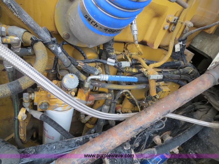 image for item B2495 1999 Peterbilt 377 semi truck