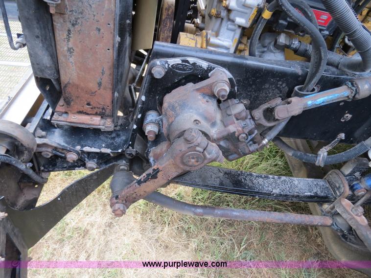 image for item B2495 1999 Peterbilt 377 semi truck