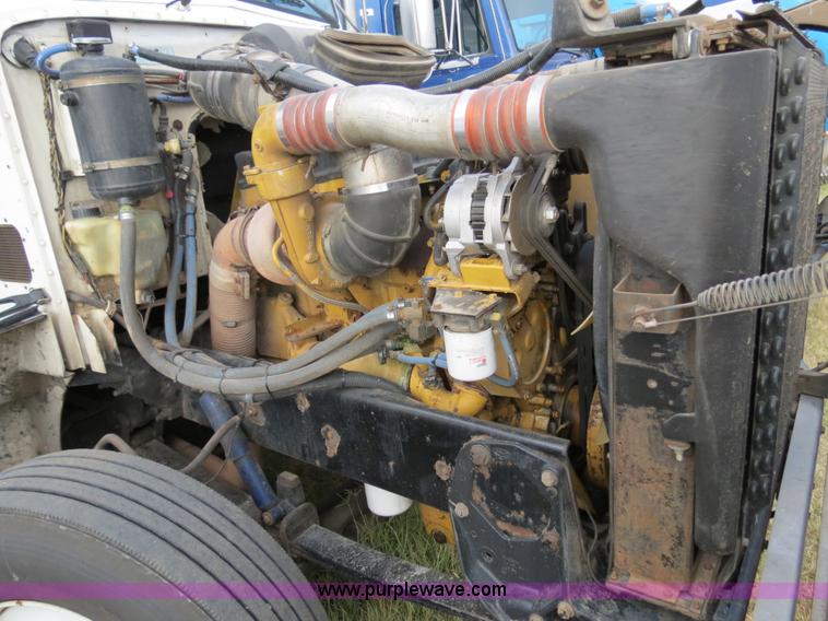 image for item B2495 1999 Peterbilt 377 semi truck