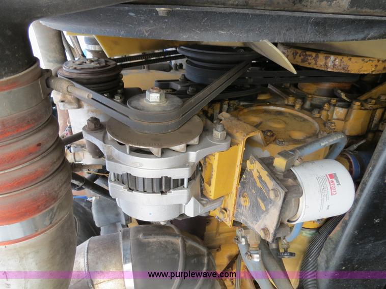 image for item B2495 1999 Peterbilt 377 semi truck