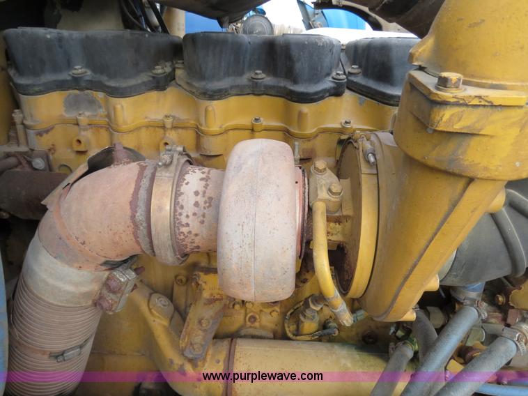 image for item B2495 1999 Peterbilt 377 semi truck