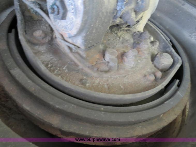 image for item B2495 1999 Peterbilt 377 semi truck