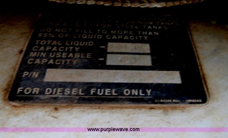 image for item B2495 1999 Peterbilt 377 semi truck