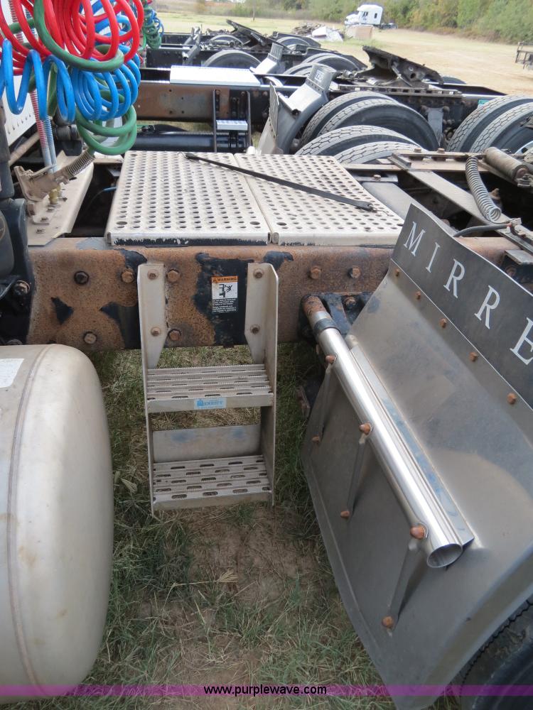 image for item B2495 1999 Peterbilt 377 semi truck