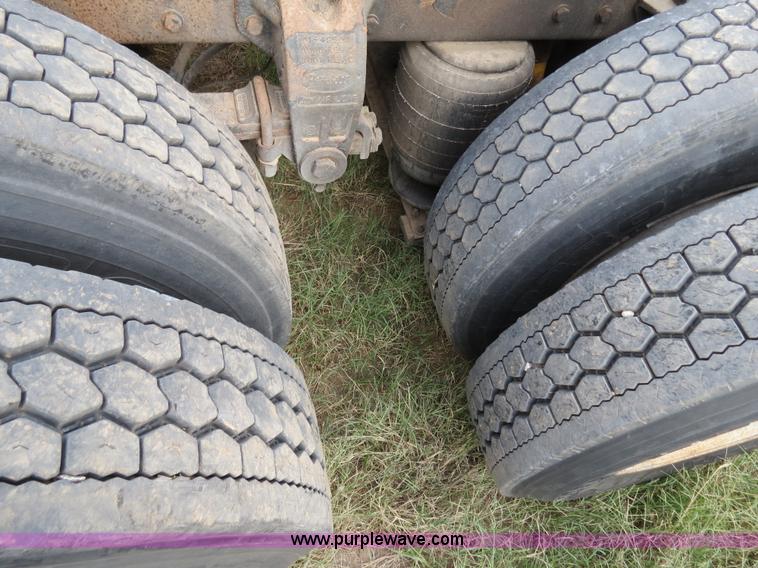 image for item B2495 1999 Peterbilt 377 semi truck