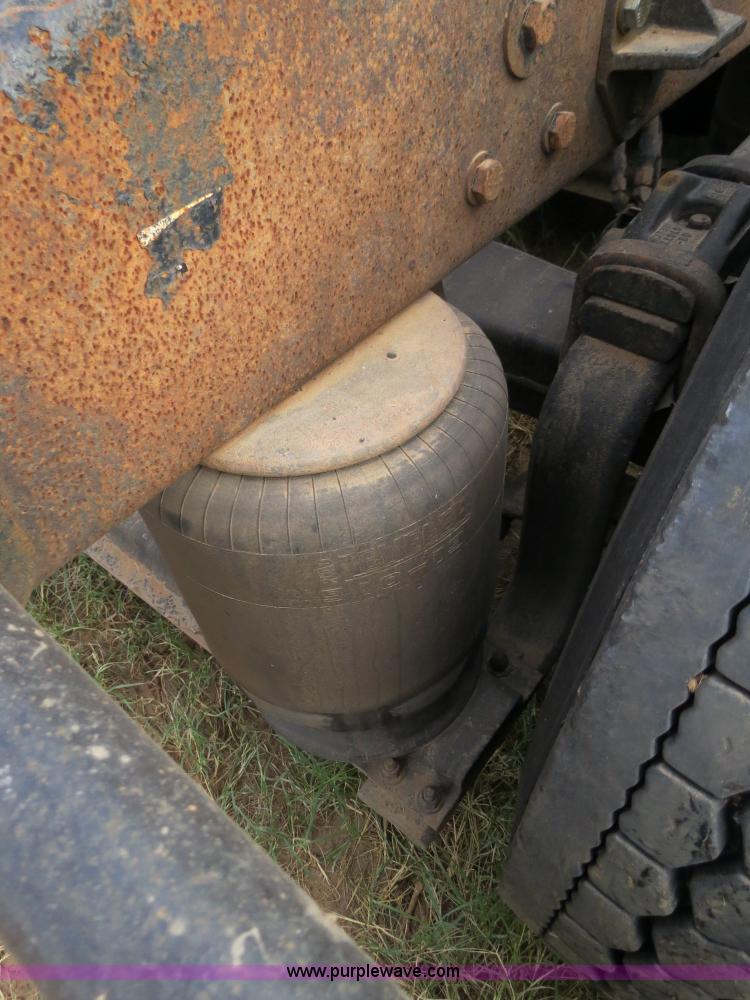 image for item B2495 1999 Peterbilt 377 semi truck