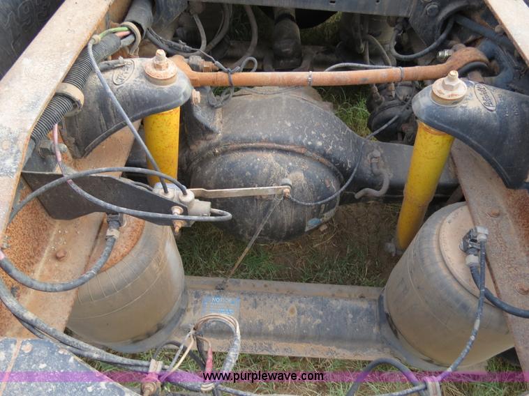 image for item B2495 1999 Peterbilt 377 semi truck