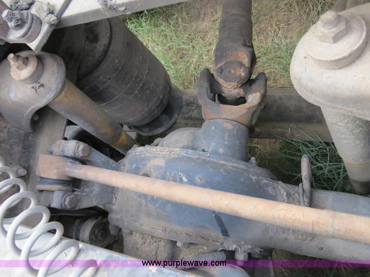 image for item B2495 1999 Peterbilt 377 semi truck