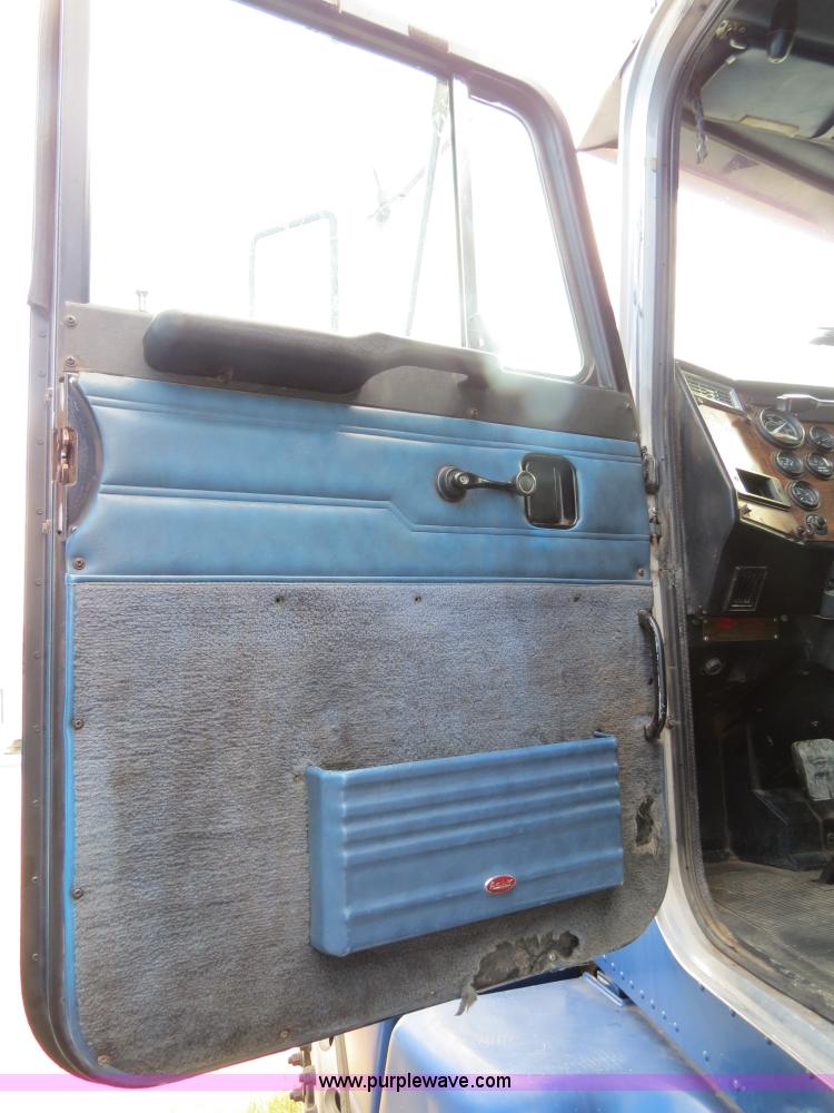 image for item B2496 1998 Peterbilt 377 semi truck