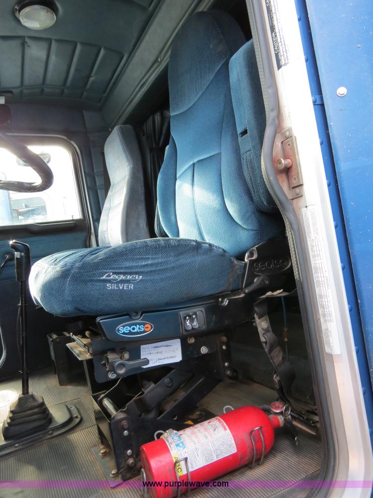 image for item B2496 1998 Peterbilt 377 semi truck