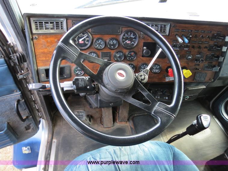 image for item B2496 1998 Peterbilt 377 semi truck