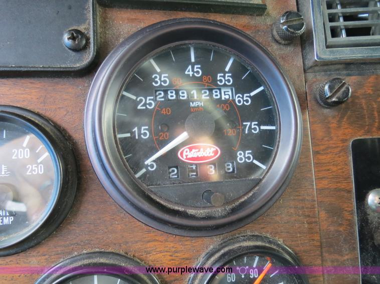 image for item B2496 1998 Peterbilt 377 semi truck