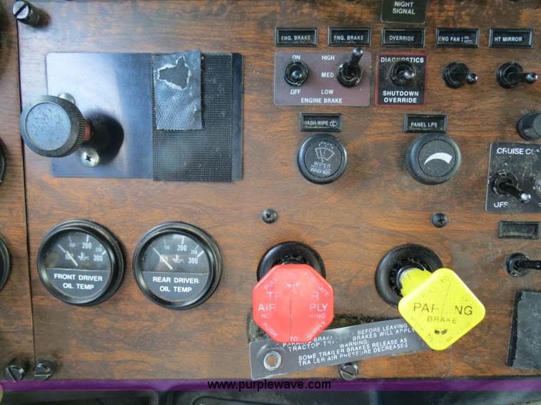 image for item B2496 1998 Peterbilt 377 semi truck