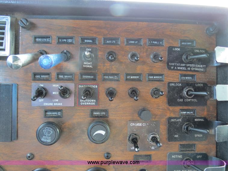 image for item B2496 1998 Peterbilt 377 semi truck