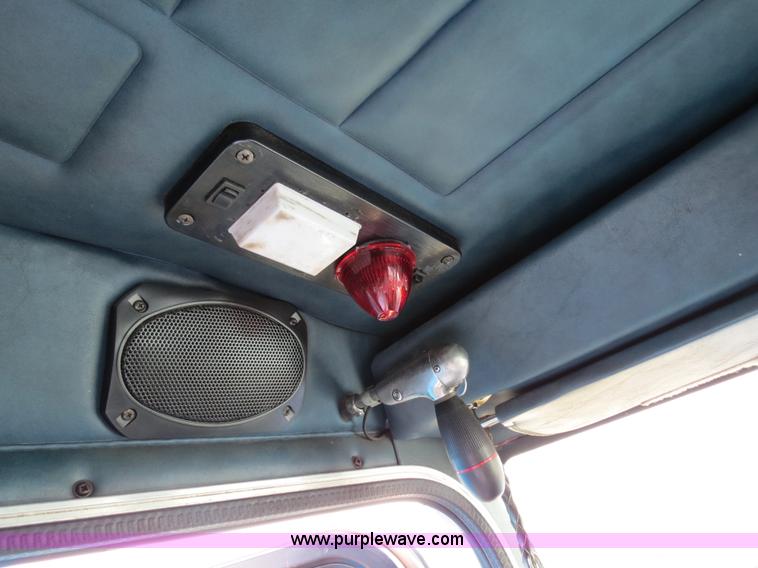 image for item B2496 1998 Peterbilt 377 semi truck