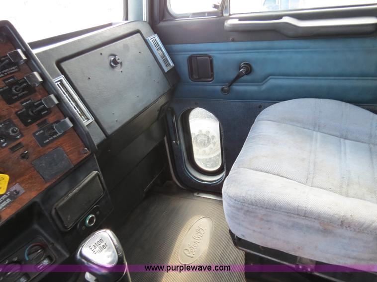 image for item B2496 1998 Peterbilt 377 semi truck