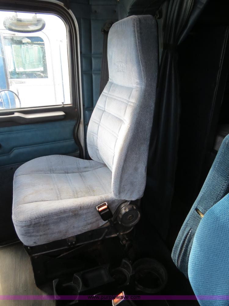 image for item B2496 1998 Peterbilt 377 semi truck