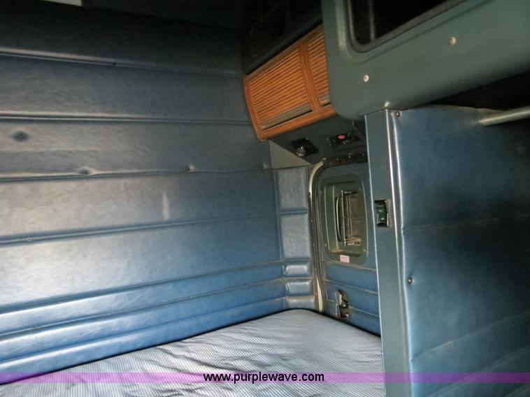 image for item B2496 1998 Peterbilt 377 semi truck