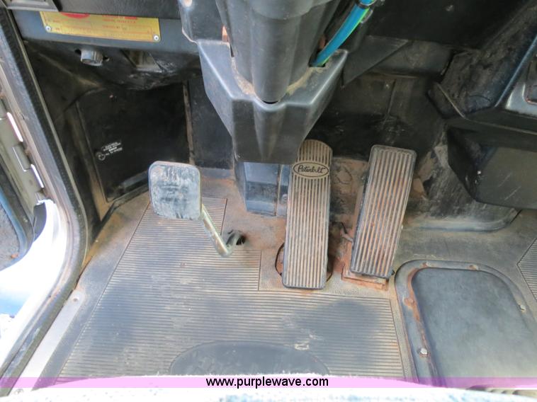 image for item B2496 1998 Peterbilt 377 semi truck