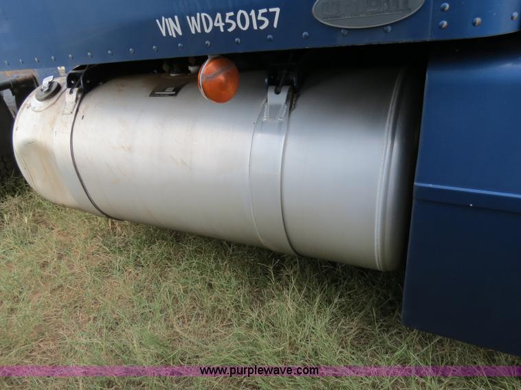 image for item B2496 1998 Peterbilt 377 semi truck