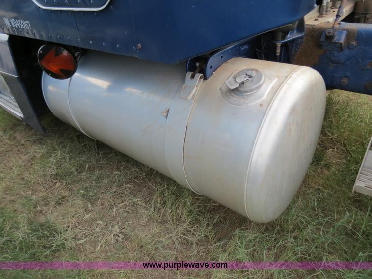 image for item B2496 1998 Peterbilt 377 semi truck