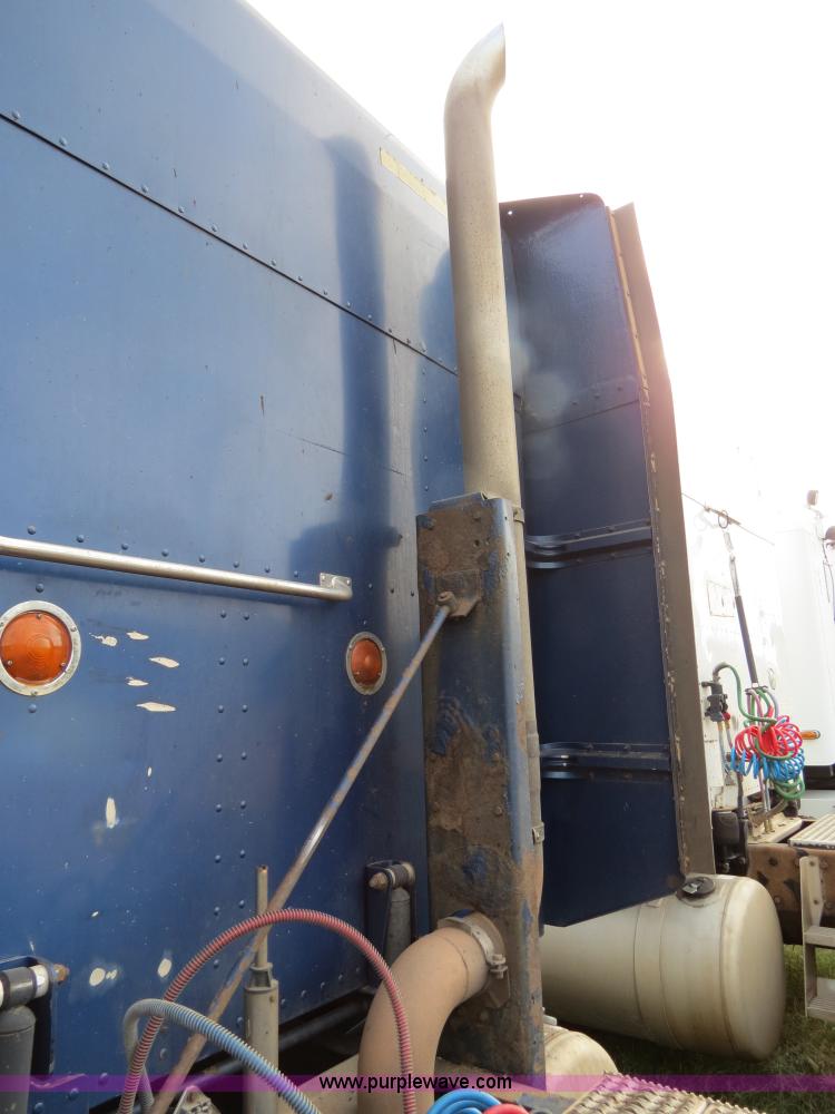 image for item B2496 1998 Peterbilt 377 semi truck