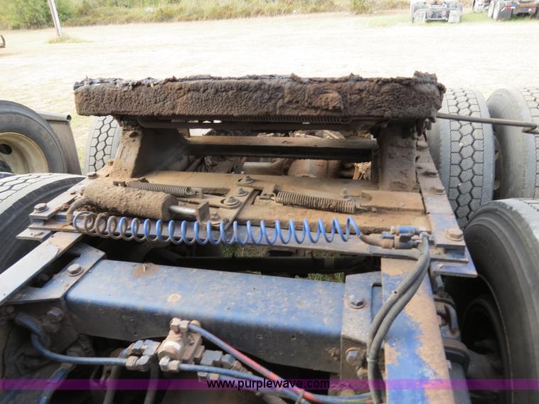 image for item B2496 1998 Peterbilt 377 semi truck