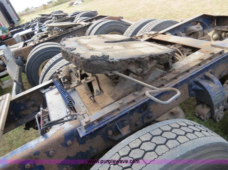 image for item B2496 1998 Peterbilt 377 semi truck