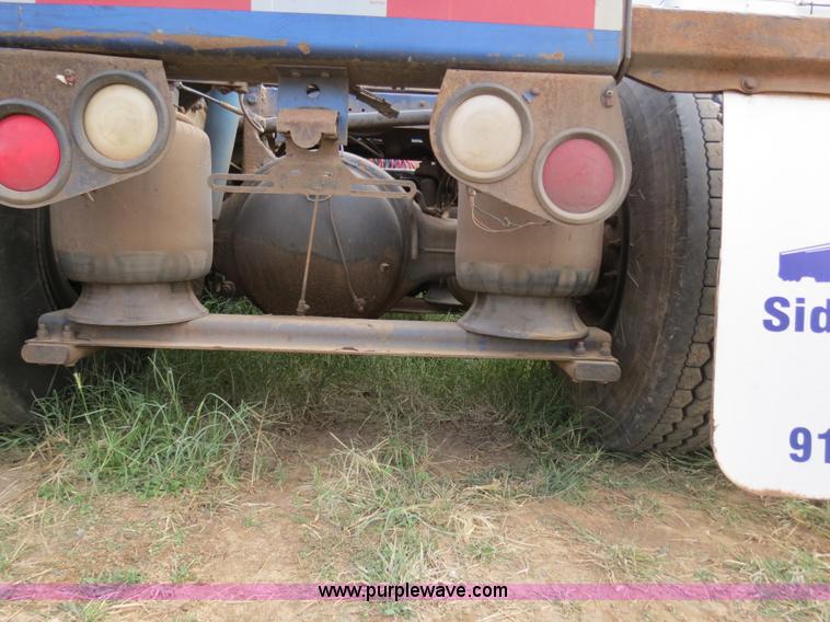 image for item B2496 1998 Peterbilt 377 semi truck