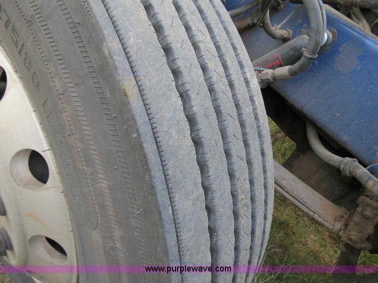 image for item B2496 1998 Peterbilt 377 semi truck