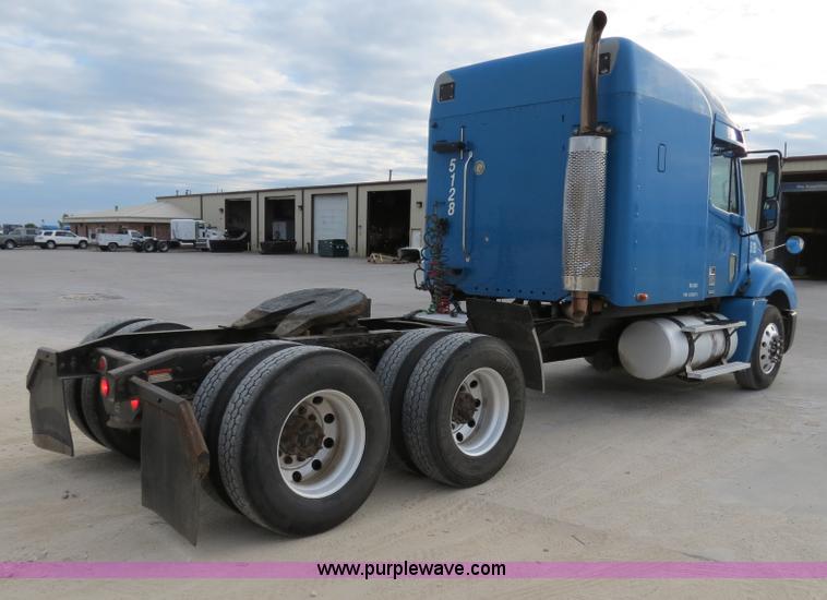 image for item B2497 2003 Freightliner Columbia semi truck