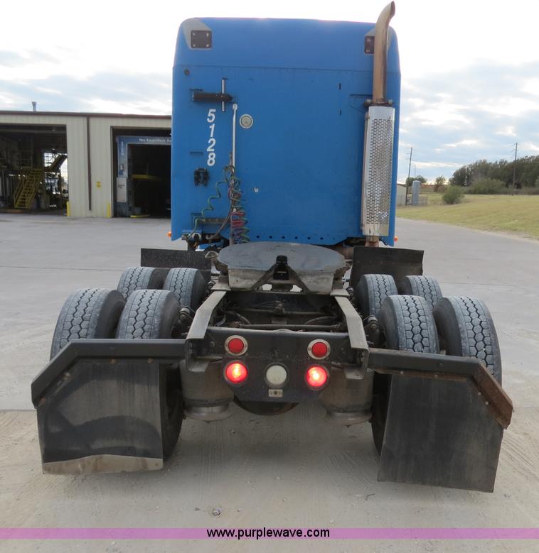 image for item B2497 2003 Freightliner Columbia semi truck