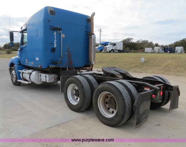 image for item B2497 2003 Freightliner Columbia semi truck