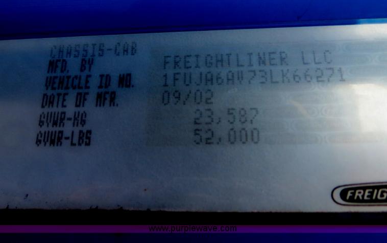 image for item B2497 2003 Freightliner Columbia semi truck