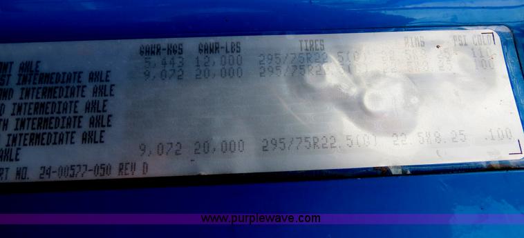 image for item B2497 2003 Freightliner Columbia semi truck