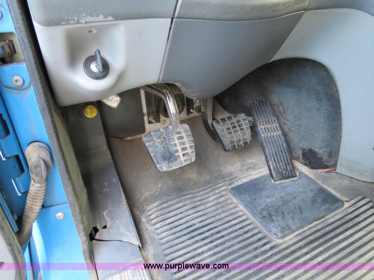 image for item B2497 2003 Freightliner Columbia semi truck