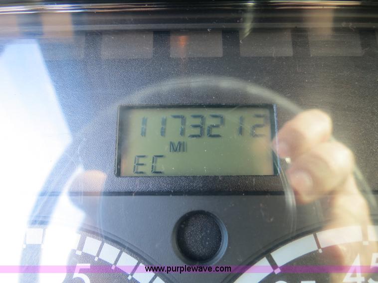 image for item B2497 2003 Freightliner Columbia semi truck