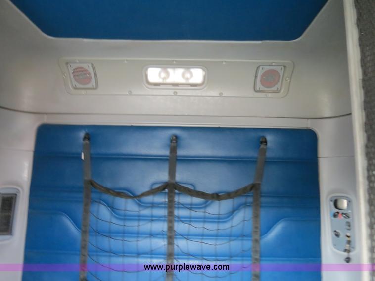 image for item B2497 2003 Freightliner Columbia semi truck