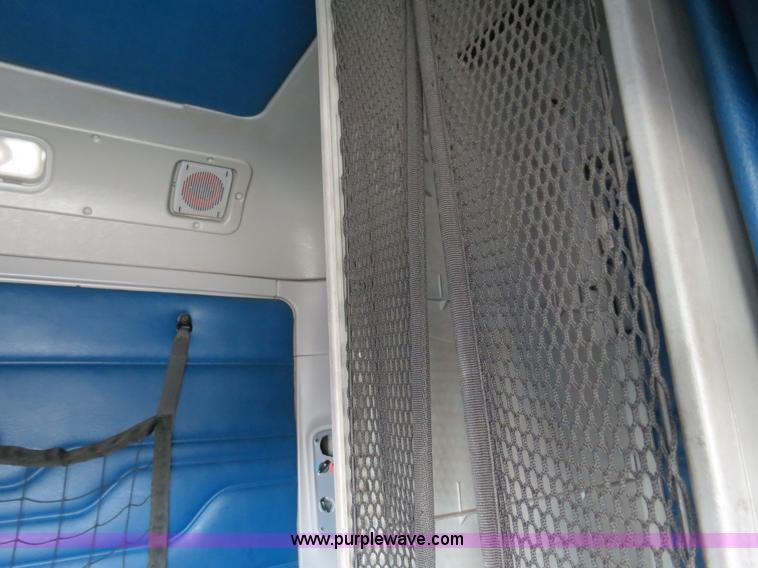 image for item B2497 2003 Freightliner Columbia semi truck