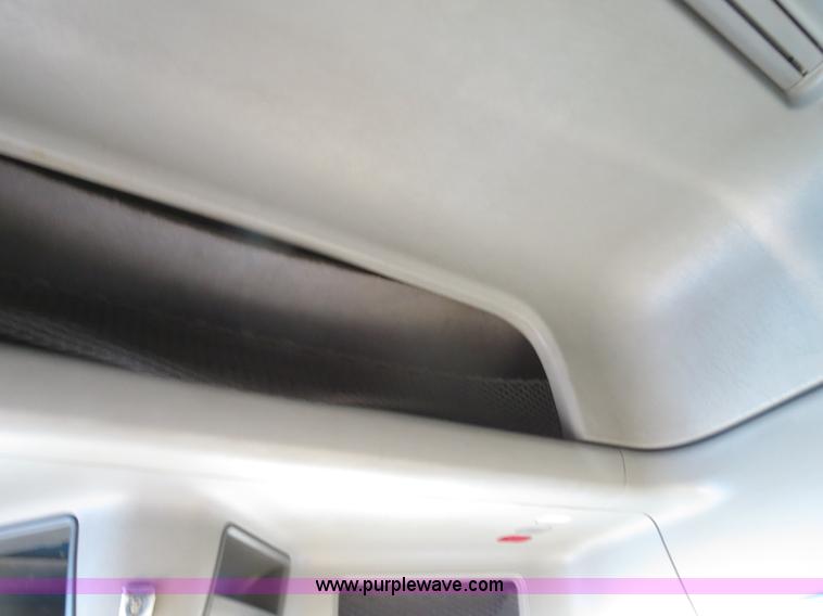 image for item B2497 2003 Freightliner Columbia semi truck