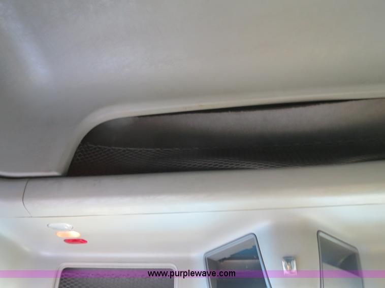 image for item B2497 2003 Freightliner Columbia semi truck