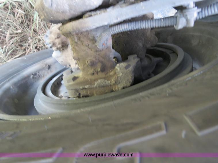 image for item B2497 2003 Freightliner Columbia semi truck