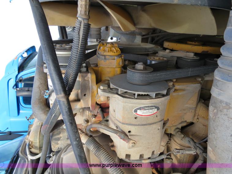 image for item B2497 2003 Freightliner Columbia semi truck