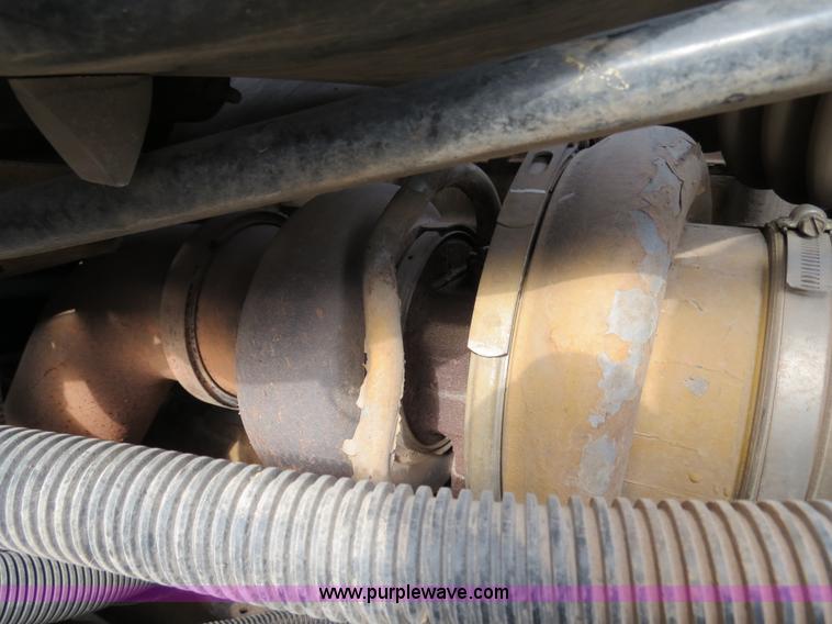 image for item B2497 2003 Freightliner Columbia semi truck