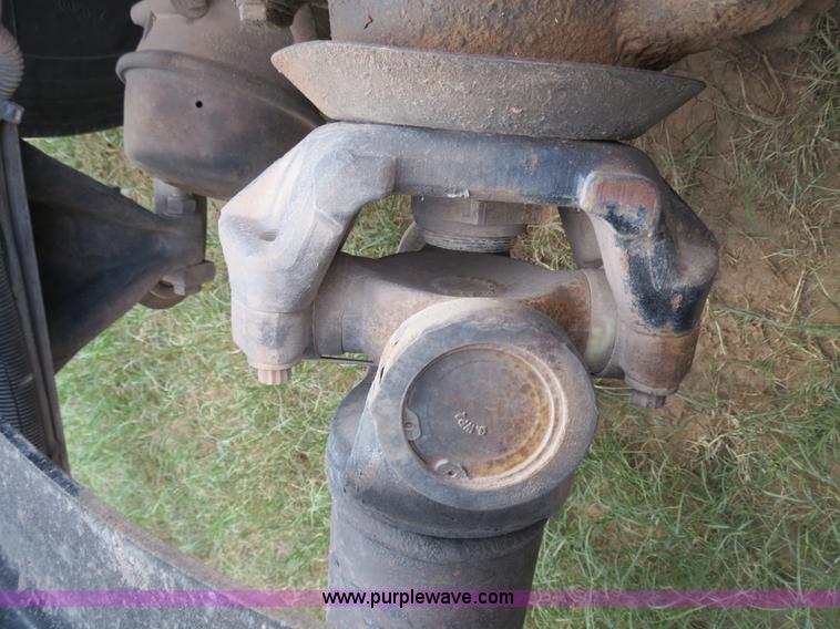 image for item B2497 2003 Freightliner Columbia semi truck