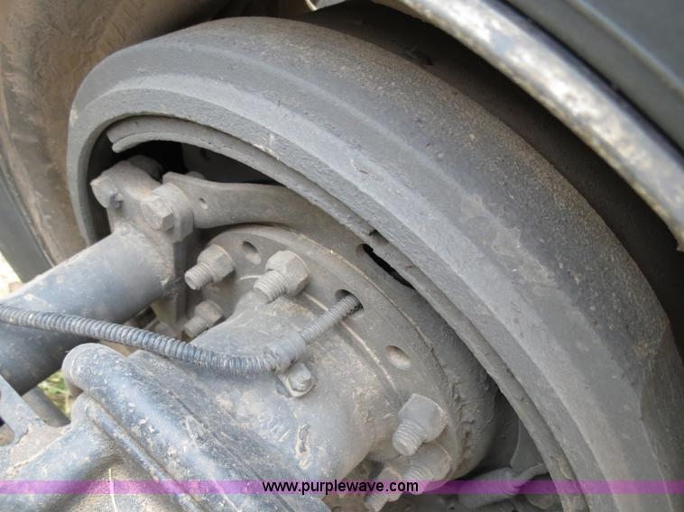 image for item B2497 2003 Freightliner Columbia semi truck